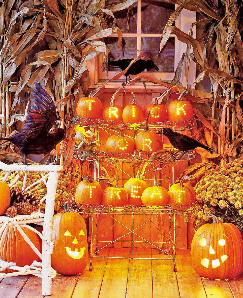 Entrance Porch & Outside Halloween Adorning Ideas • The Yard Glove